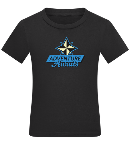Adventure Awaits Design - Comfort kids fitted t-shirt_DEEP BLACK_front