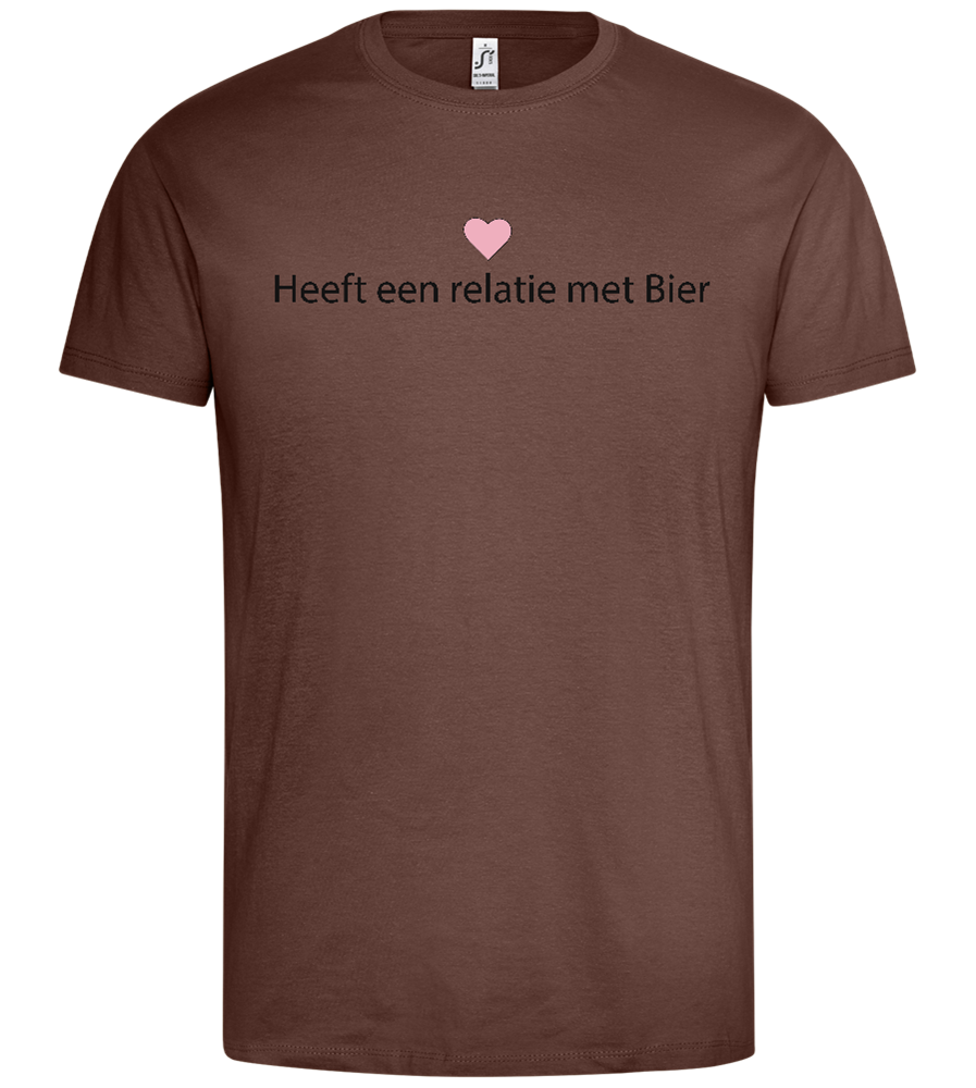 Relatie met Bier Design - Premium men's t-shirt_CHOCOLATE_front