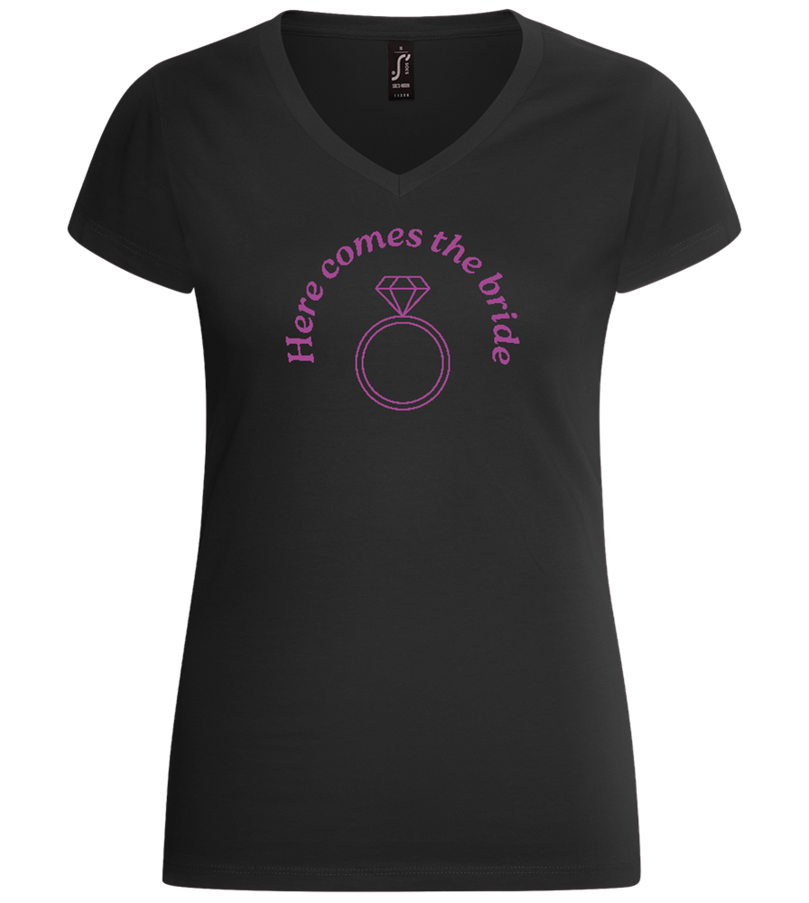 Here Comes Big Ring Design - Basic women's v-neck t-shirt_DEEP BLACK_front