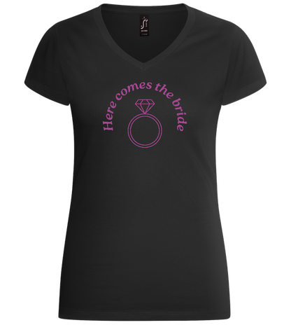 Here Comes Big Ring Design - Basic women's v-neck t-shirt_DEEP BLACK_front