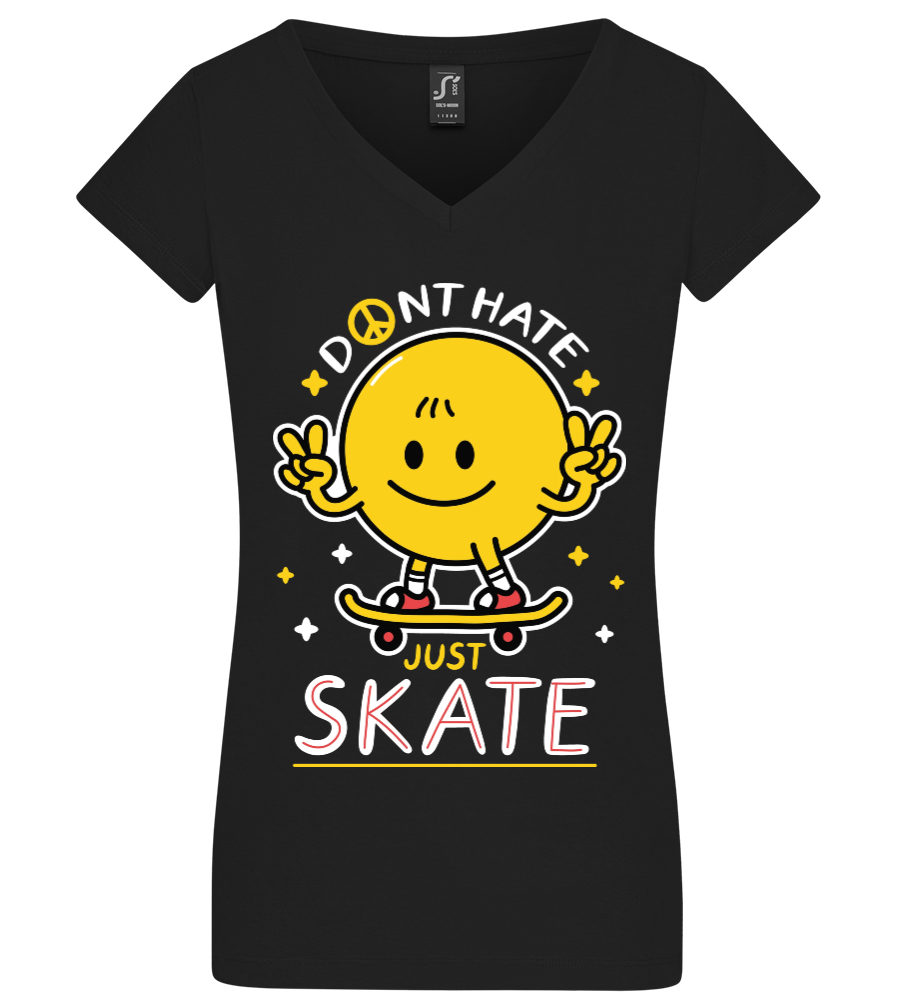 Don't Hate Just Skate Design - Basic women's v-neck t-shirt_DEEP BLACK_front