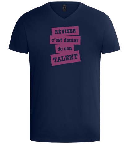 Réviser c'est Douter de Son Talent Design - Basic men's v-neck t-shirt_MARINE_front