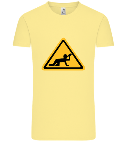 Drunk Warning Sign Design - Comfort Unisex T-Shirt_AMARELO CLARO_front