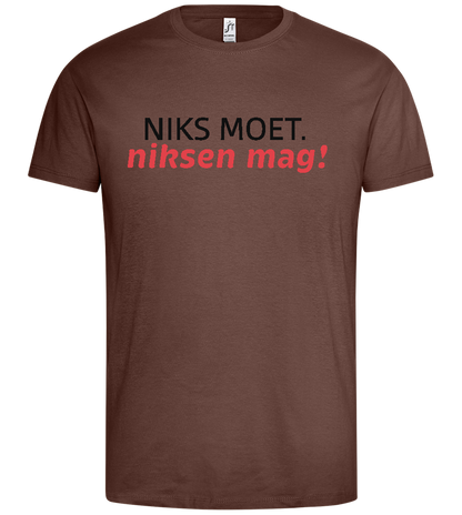 Niks Moet Niksen Mag Design - Premium men's t-shirt_CHOCOLATE_front