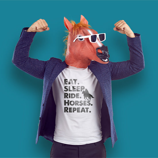 Pide tu ropa personalizada con ilustraciones de caballos hoy mismo con ShirtUp!.