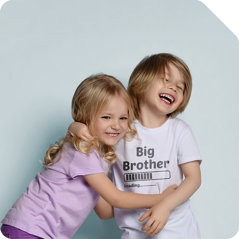 Personaliza ropa on diseños para hermanos. EL mejor  hermano del mundo se merece un regalo personalizado.