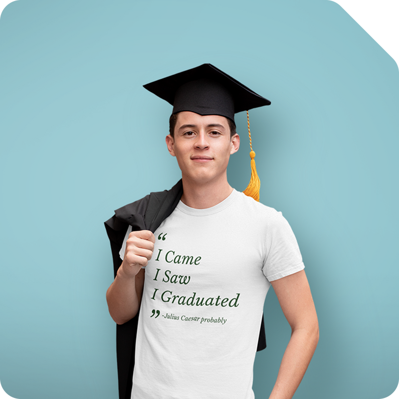 Gradúate con estilo con nuestras ilustraciones para graduación, perfectas para personalizar cualquier tipo de prenda o accesorio.