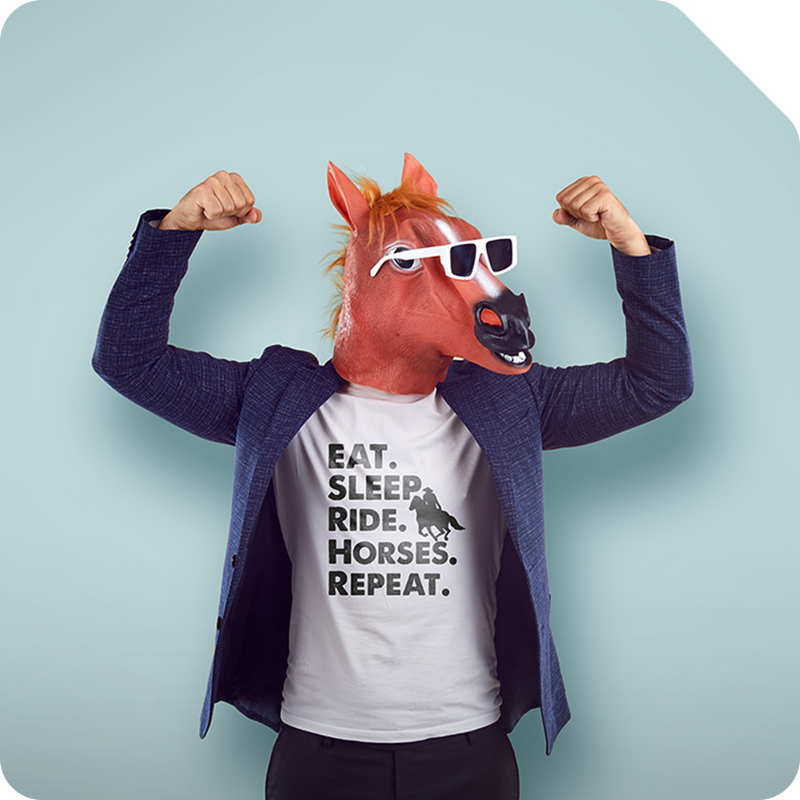 Personaliza ropa y accesorios con motivos ecuestres y diseños de caballos.