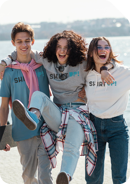 Personalizza l'abbigliamento per viaggi ed eventi di laurea con ShirtUp!