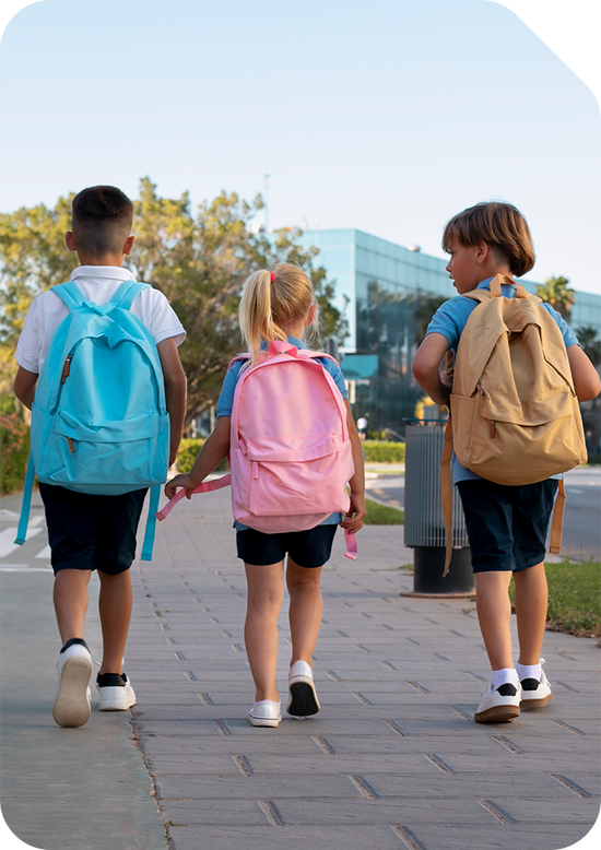 
Personalizza magliette e polo scolastiche per gite ed eventi giornalieri per bambini