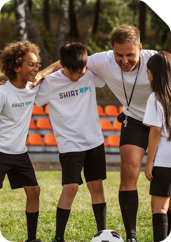 Personalizza il tuo equipaggiamento da calcio o pallavolo con ShirtUp!