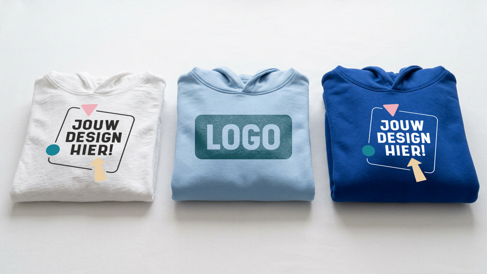 Vergelijking van bedrukte hoodies van ShirtUp! met verschillende kleuren en logo-stijlen voor gepersonaliseerde kleding