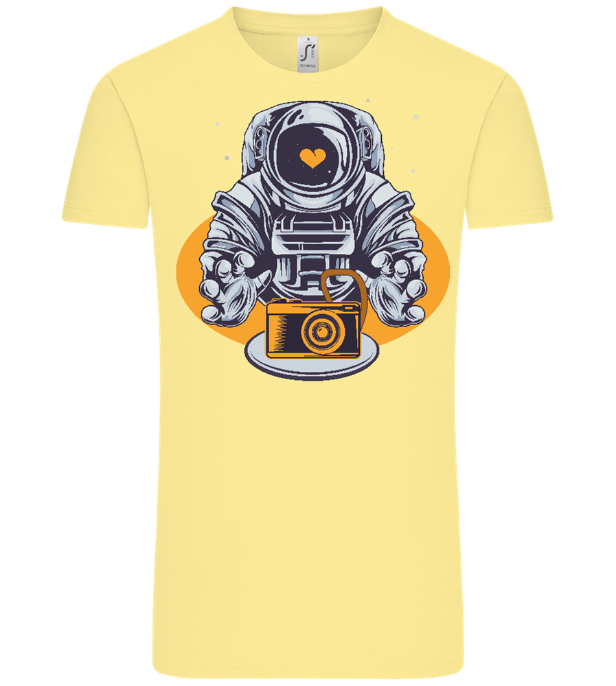 Spaceman Camera Design - Comfort Unisex T-Shirt_AMARELO CLARO_front