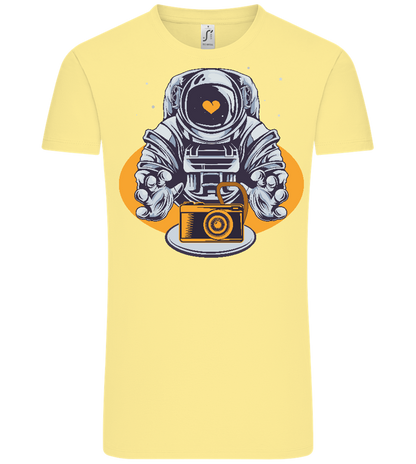 Spaceman Camera Design - Comfort Unisex T-Shirt_AMARELO CLARO_front