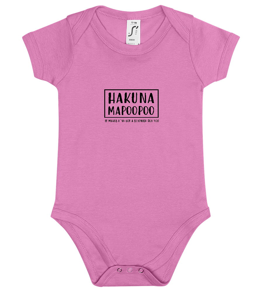 Hakuna Mapoopoo Design - Baby bodysuit_PINK ORCHID_front