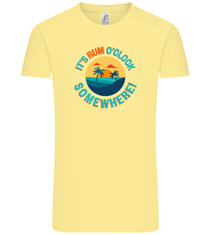 It's Rum O'Clock Design - Comfort Unisex T-Shirt_AMARELO CLARO_front