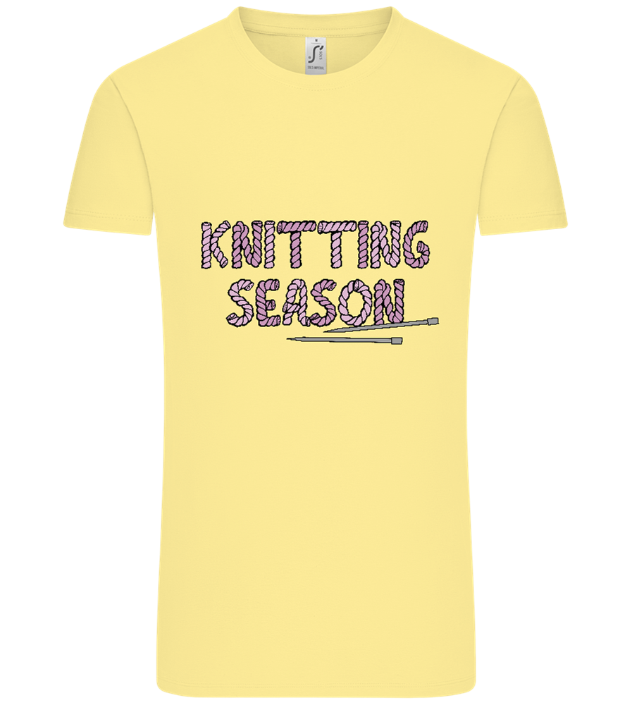 Knitting Season Design - Comfort Unisex T-Shirt_AMARELO CLARO_front